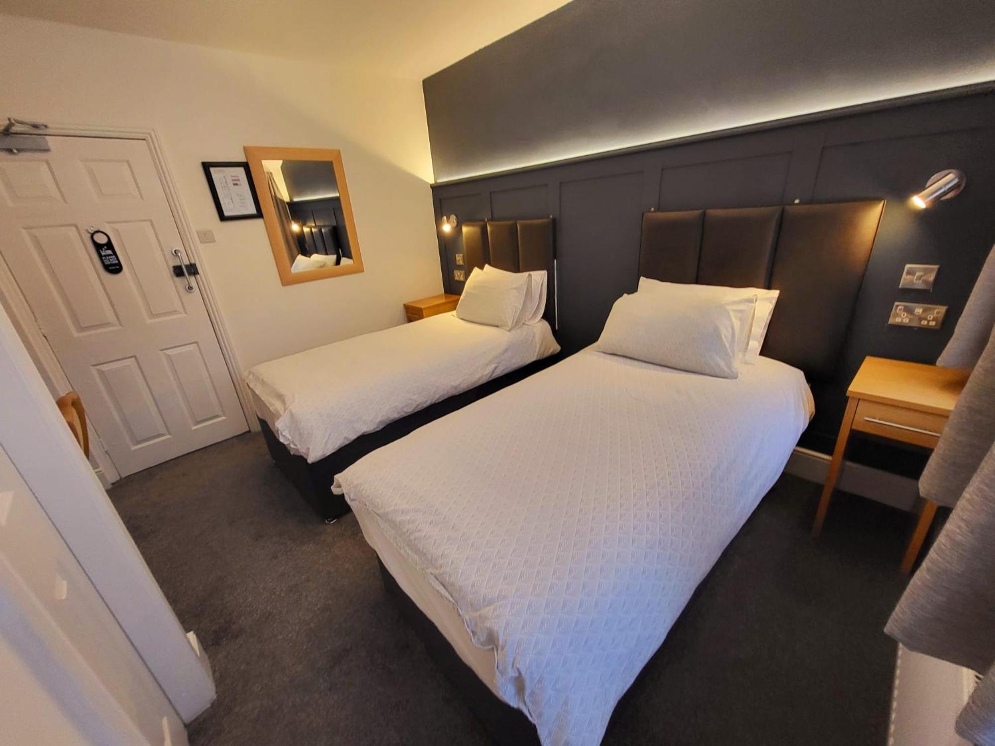 Hotel At Caledonia à Douglas Extérieur photo